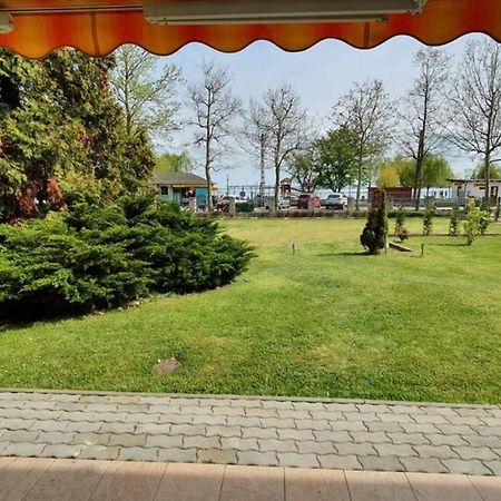 Igenyes 4 Fos Apartman Koezvetlen A Strandnal Apartment Csopak Bagian luar foto