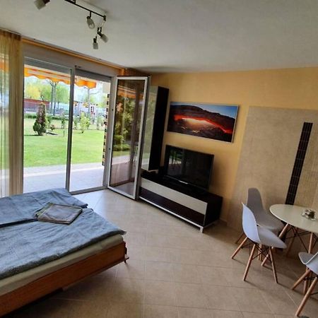 Igenyes 4 Fos Apartman Koezvetlen A Strandnal Apartment Csopak Bagian luar foto
