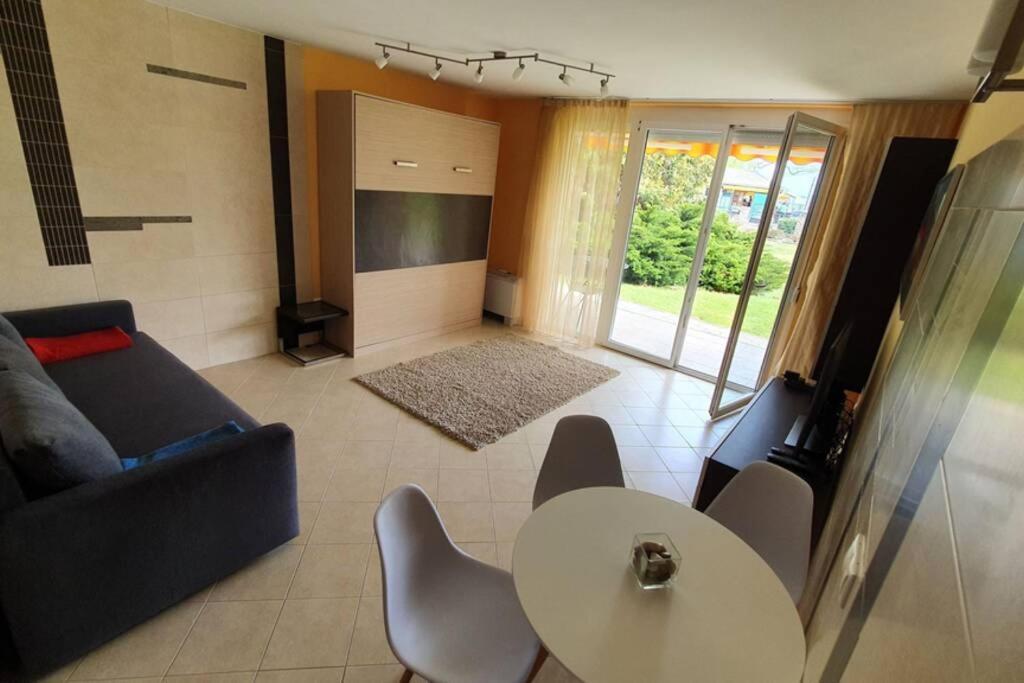Igenyes 4 Fos Apartman Koezvetlen A Strandnal Apartment Csopak Bagian luar foto