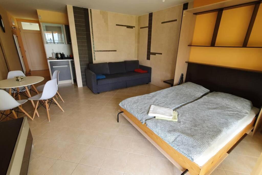 Igenyes 4 Fos Apartman Koezvetlen A Strandnal Apartment Csopak Bagian luar foto