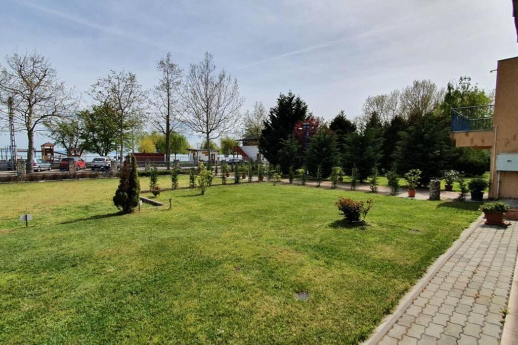 Igenyes 4 Fos Apartman Koezvetlen A Strandnal Apartment Csopak Bagian luar foto